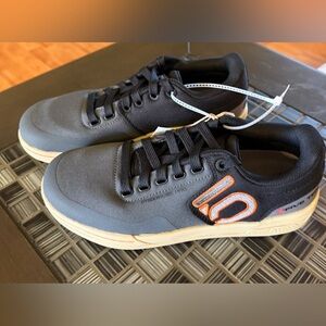 ADIDAS- FREERIDER PRO CANVAS CYCLING SHOES.
Brand NEW with tags.